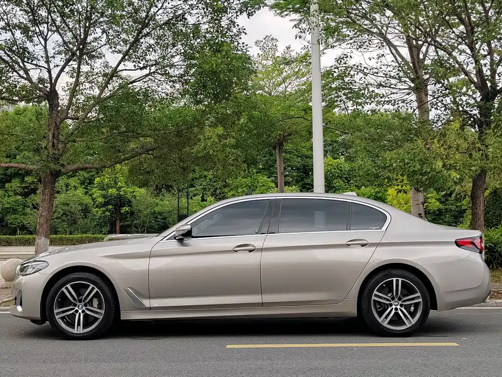 BMW 5 Series 2022 — фото 17