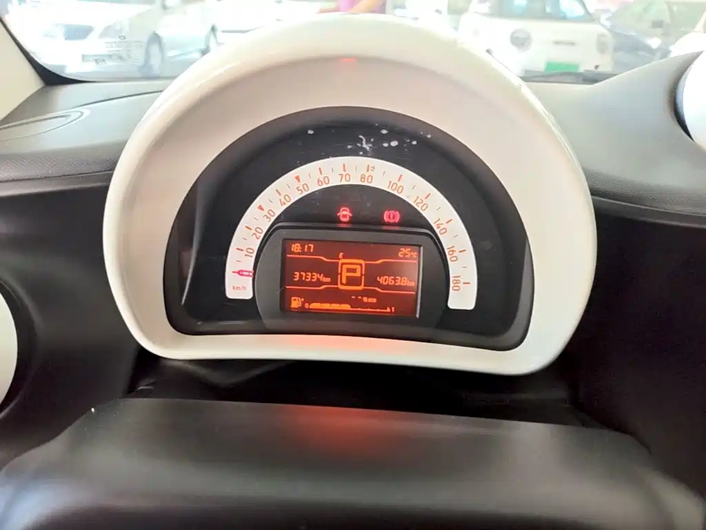 smart Fortwo 2017 — фото 12