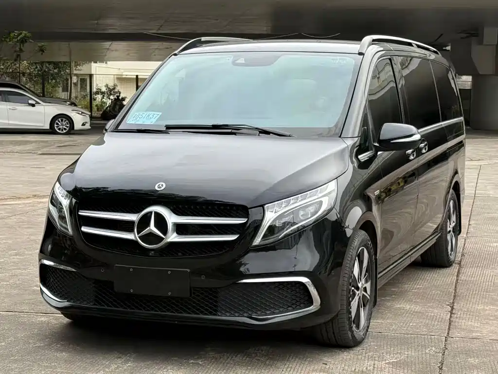 Mercedes-Benz V-Class 2023 — фото 1