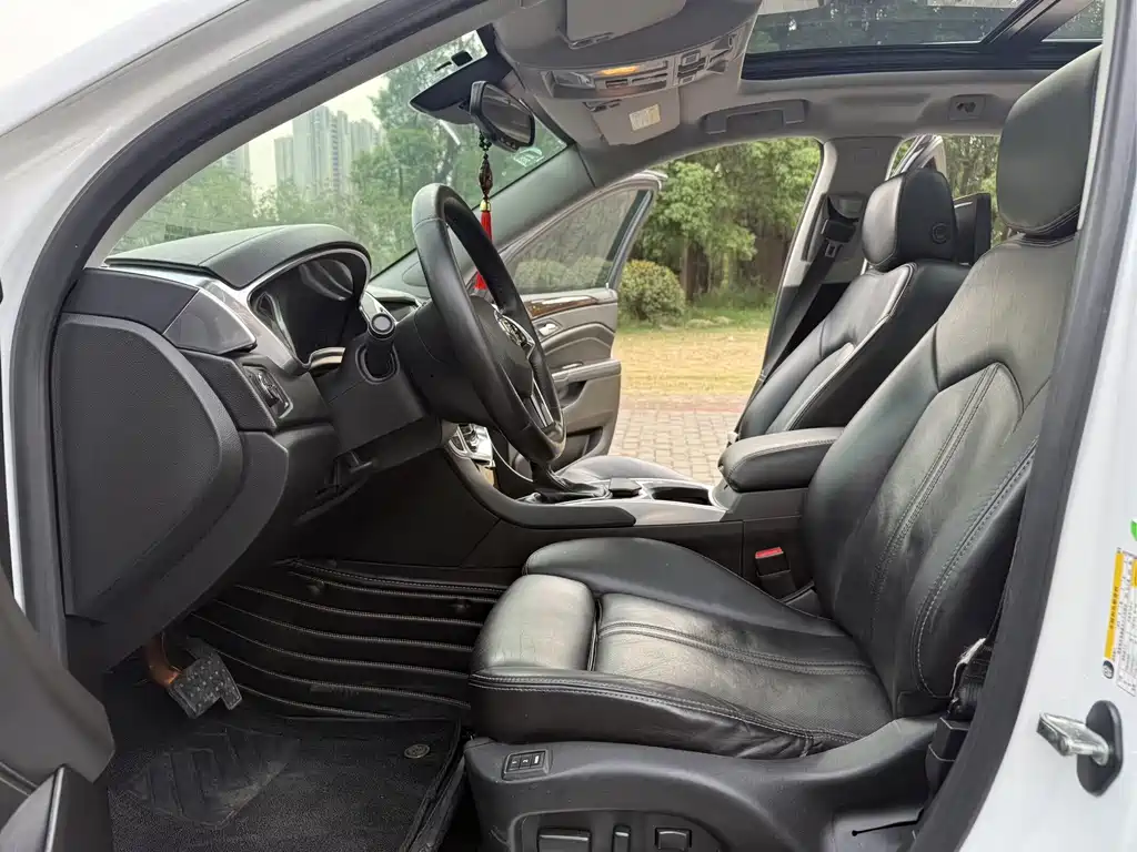 Cadillac SRX 2015 — фото 10