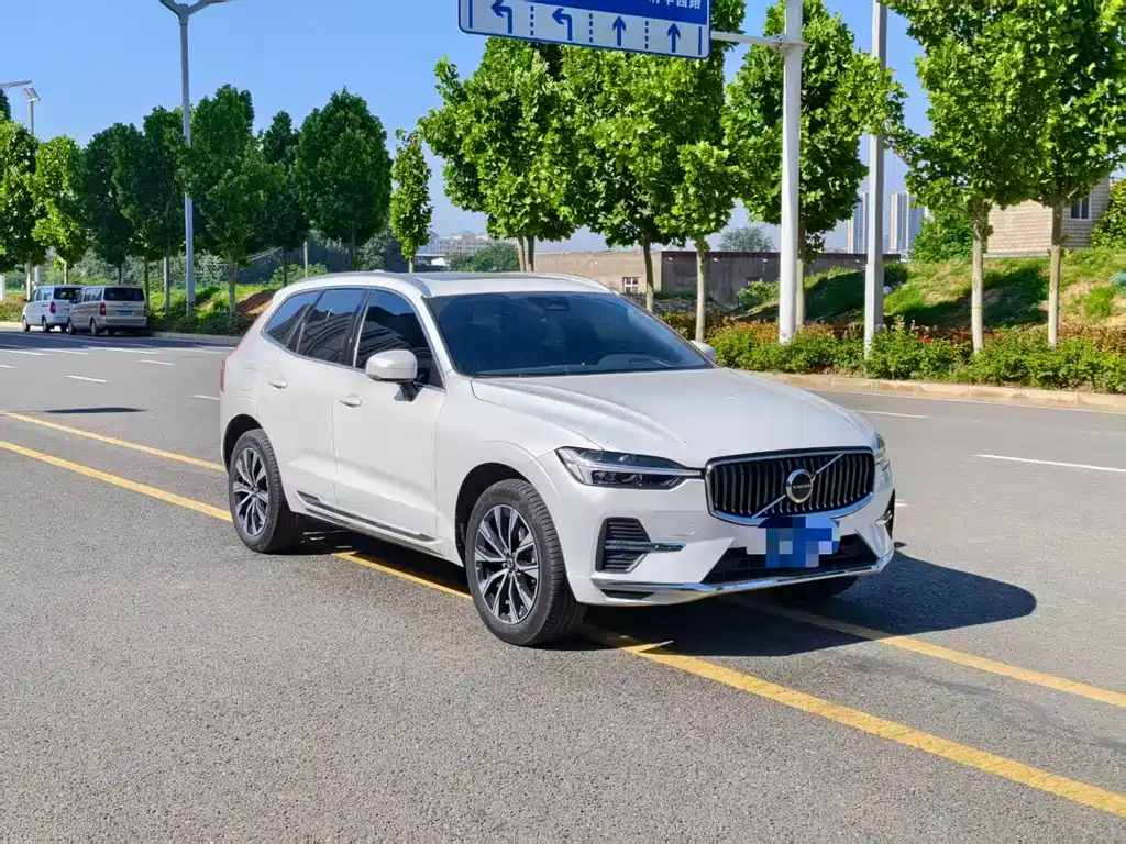 Volvo XC60 2023 — фото 3