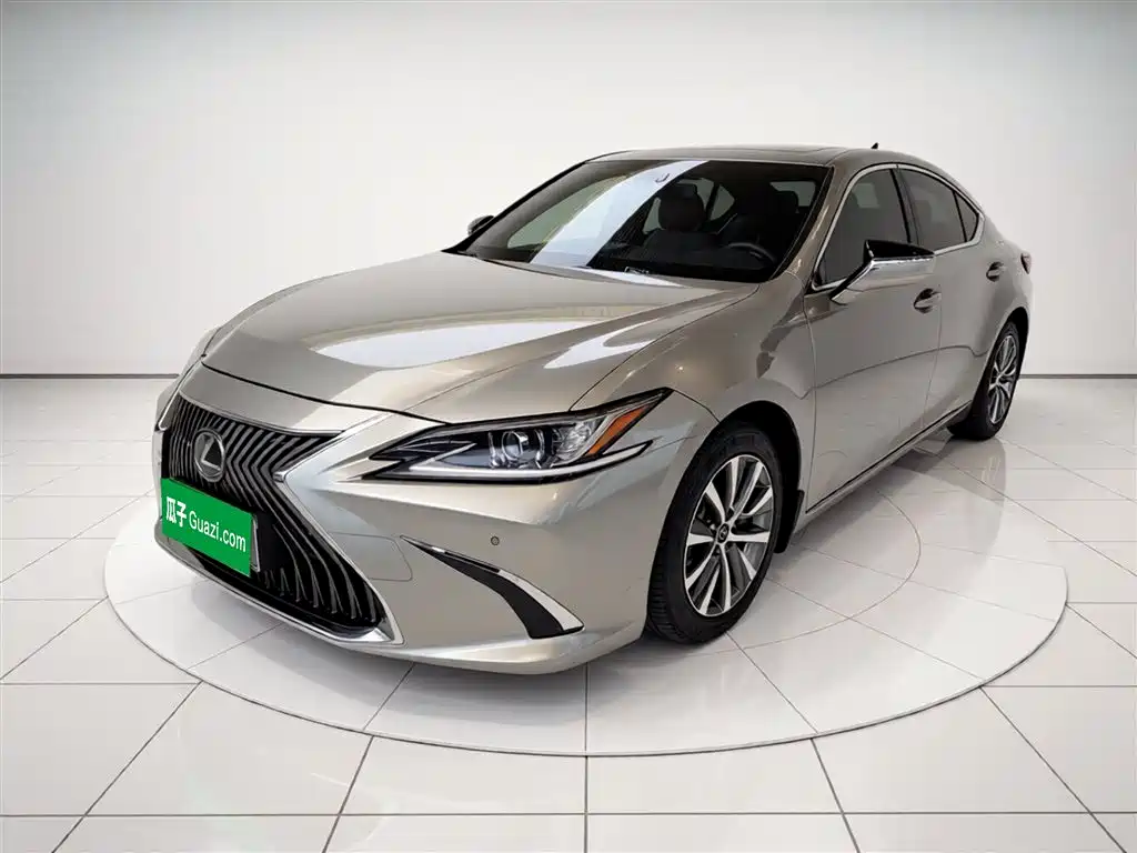 Lexus ES 2018 — фото 2
