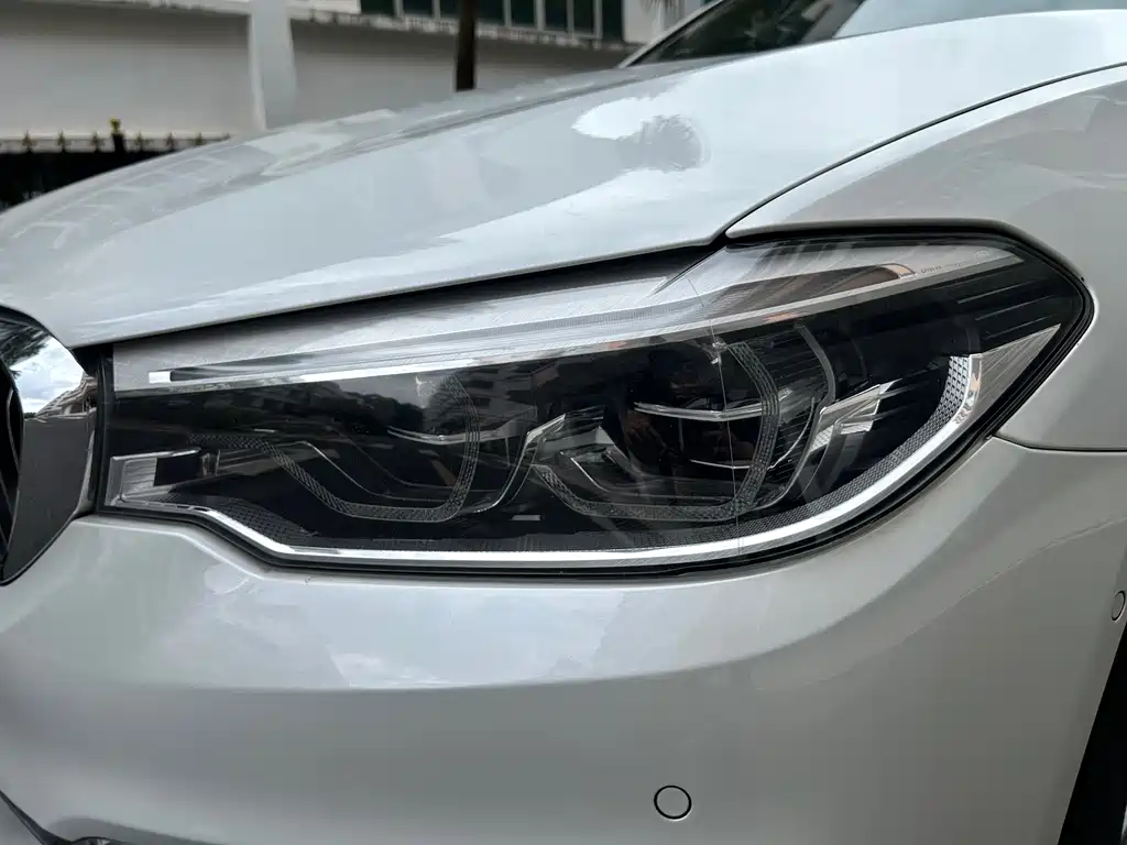 BMW 5 Series 2019 — фото 9