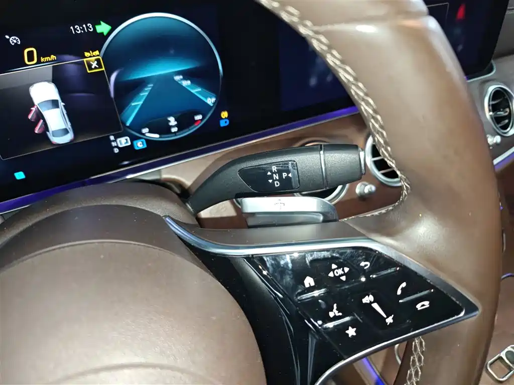 Mercedes-Benz E-Class 2022 — фото 11