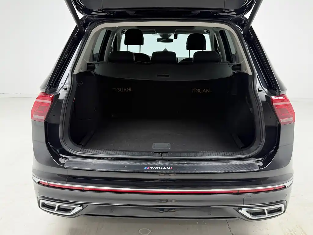 Volkswagen Tiguan L Plug-In Hybrid 2023 — фото 17