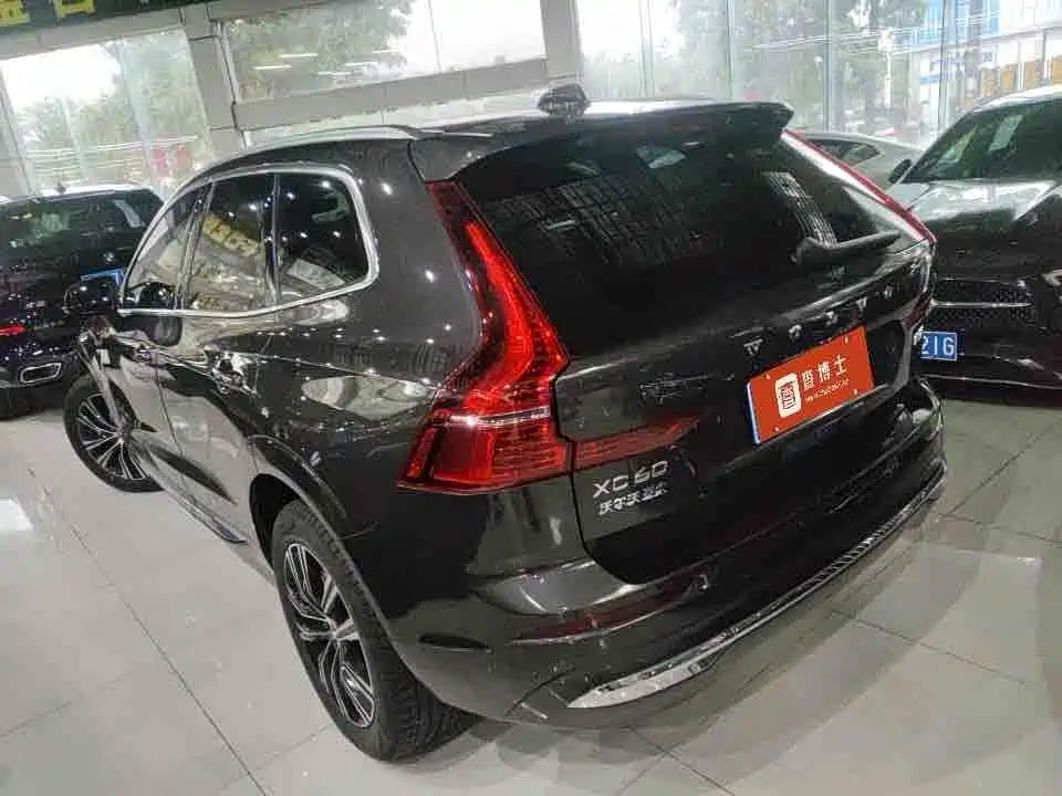 Volvo XC60 2022 — фото 8