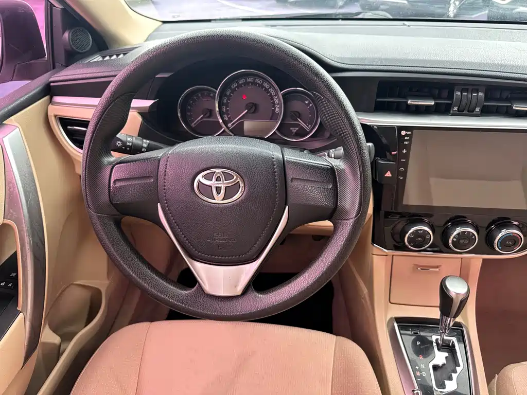 Toyota Corolla 2015 — фото 10