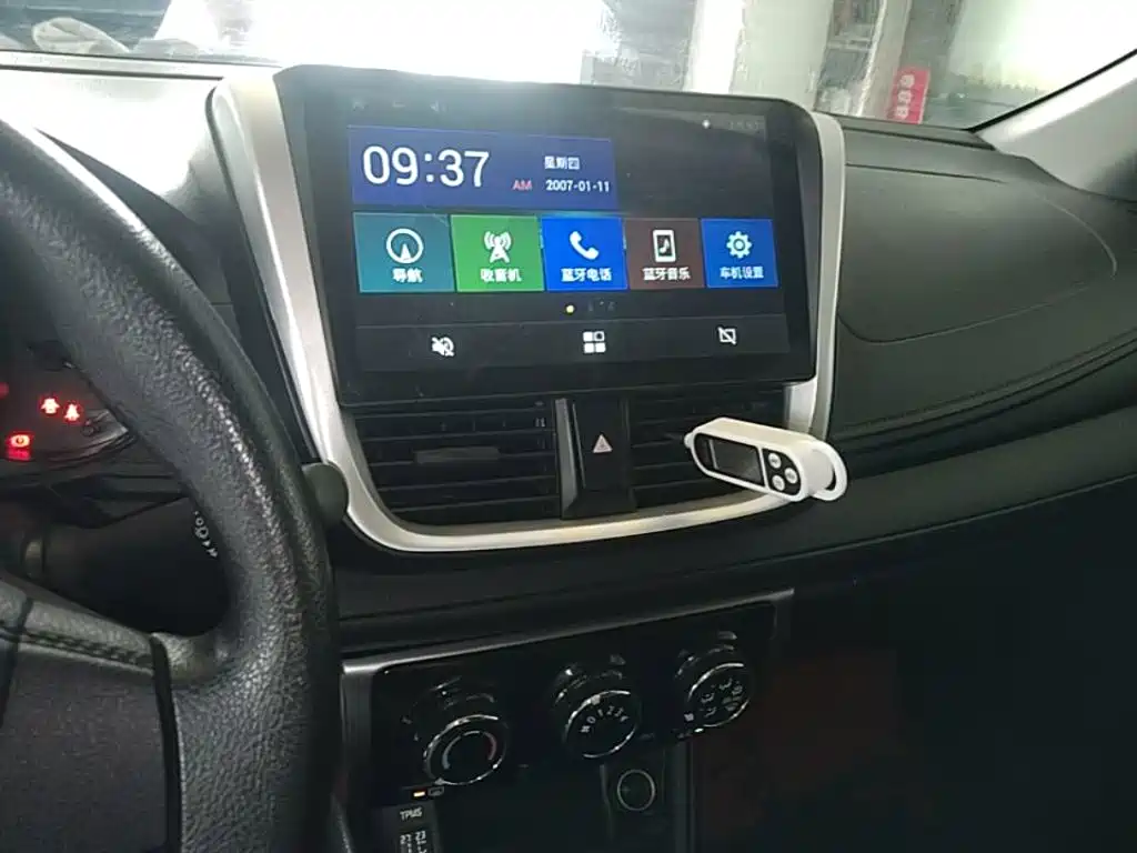 Toyota Yaris L 2019 — фото 13