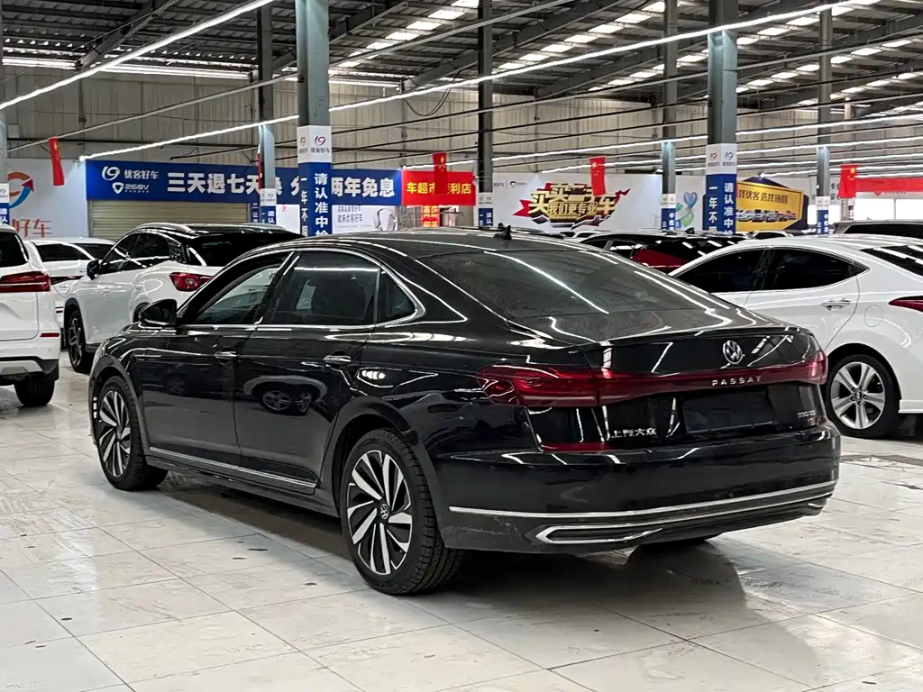 Volkswagen Passat 2022 — фото 13