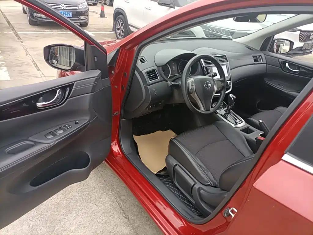Nissan Tiida 2017 — фото 16