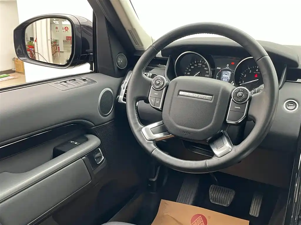Land Rover Discovery 2018 — фото 25