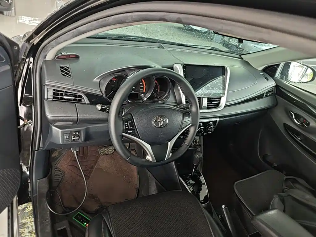 Toyota Yaris L 2021 — фото 10