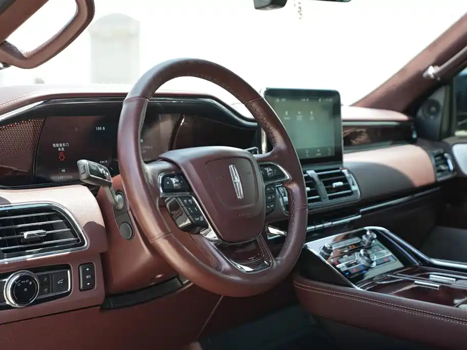 Lincoln Navigator 2022 — фото 16