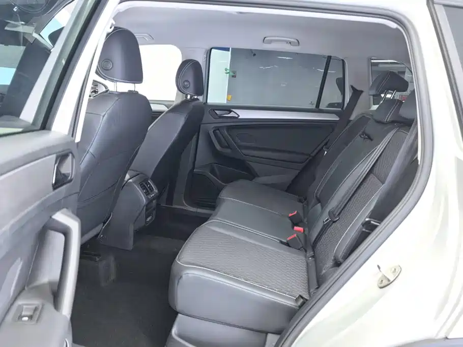 Volkswagen Tiguan L 2021 — фото 11