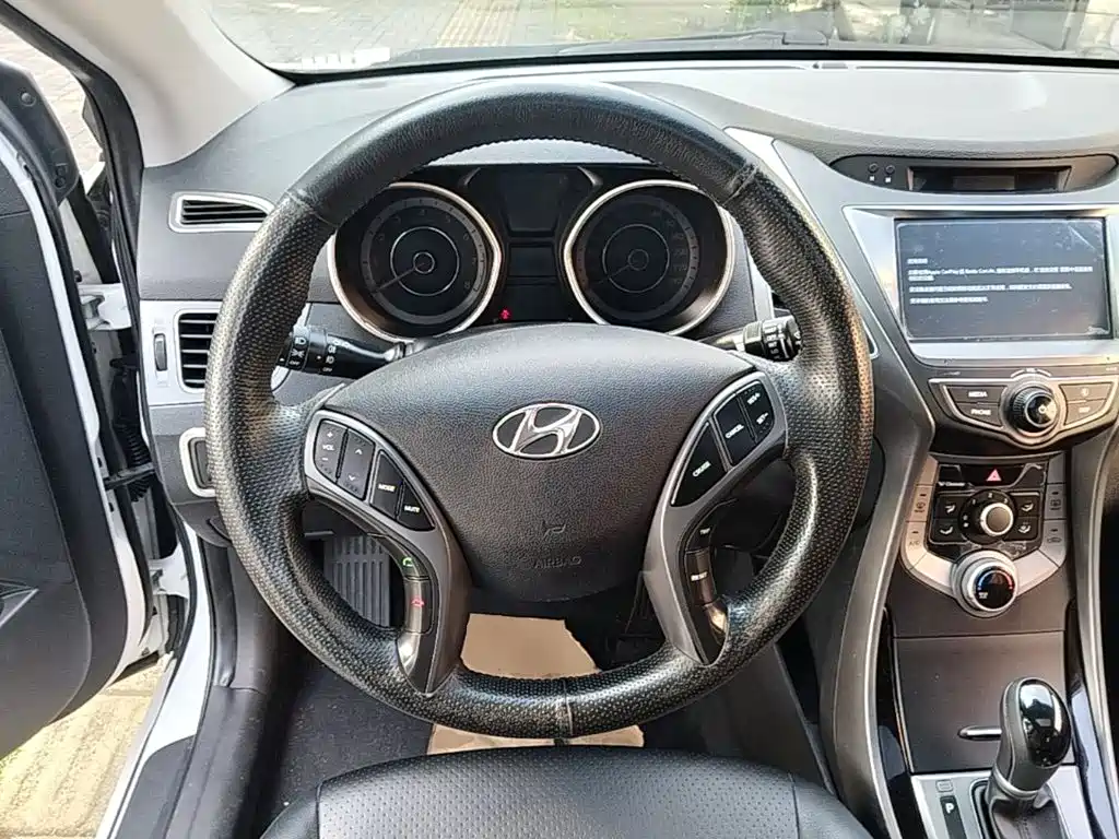 Hyundai Elantra Langdong 2016 — фото 11