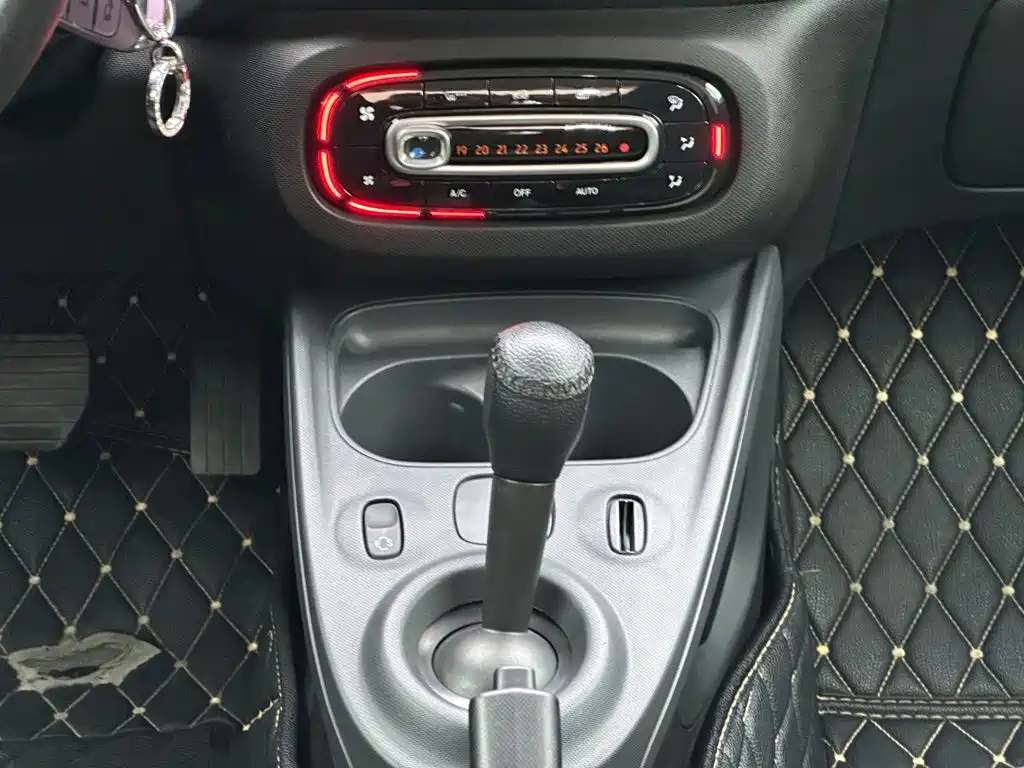 smart fortwo 2018 — фото 13