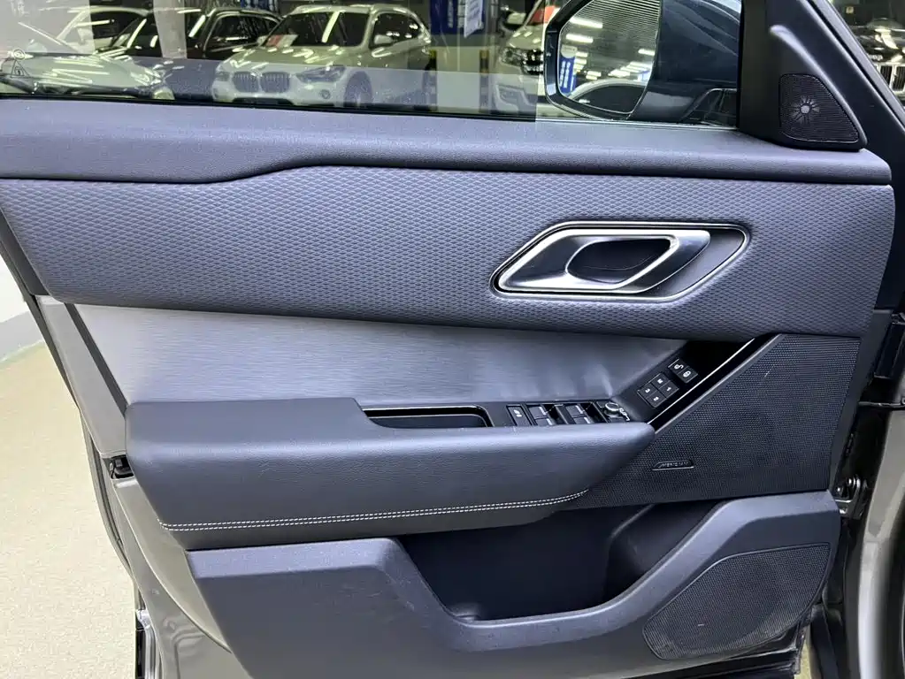 Land Rover Velar 2019 — фото 7