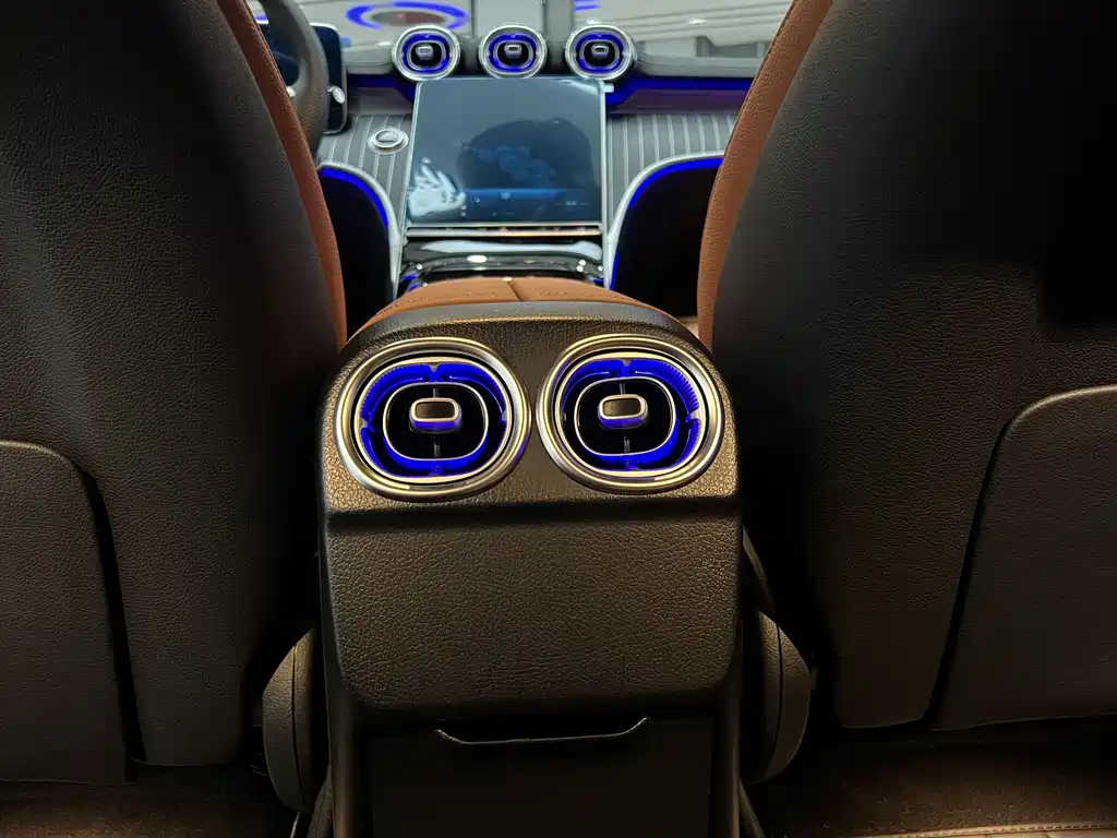 Mercedes-Benz C-Class 2024 — фото 13