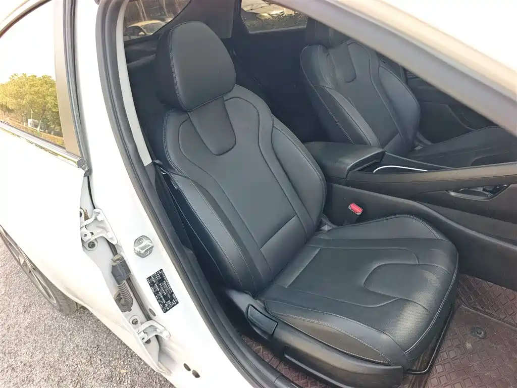 Hyundai Elantra 2023 — фото 25