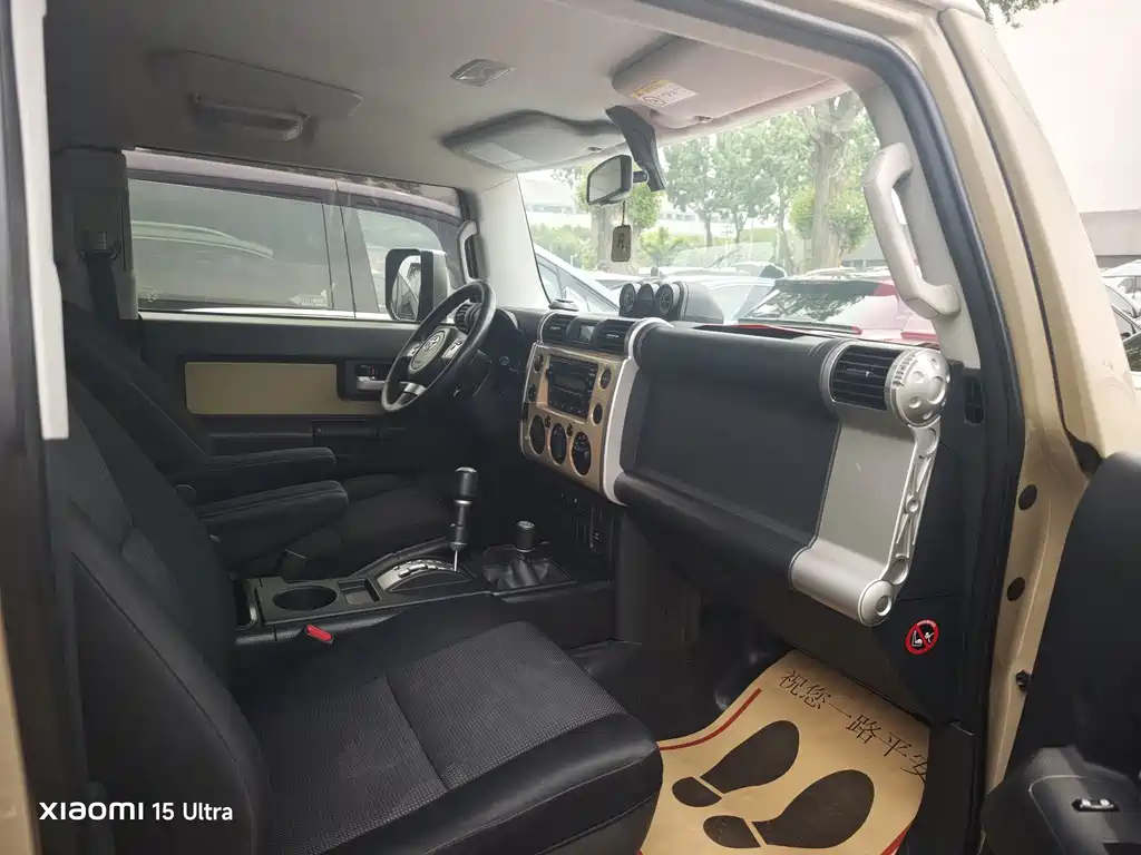 Toyota FJ Cruiser 2018 — фото 8