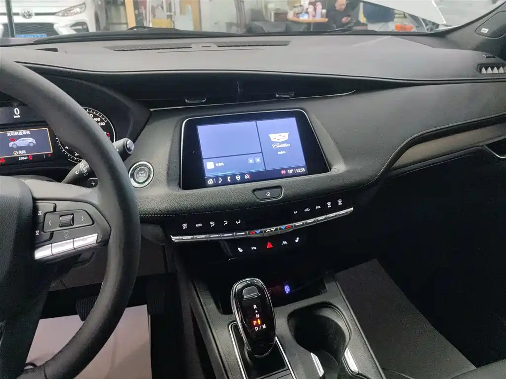 Cadillac XT4 2022 — фото 13
