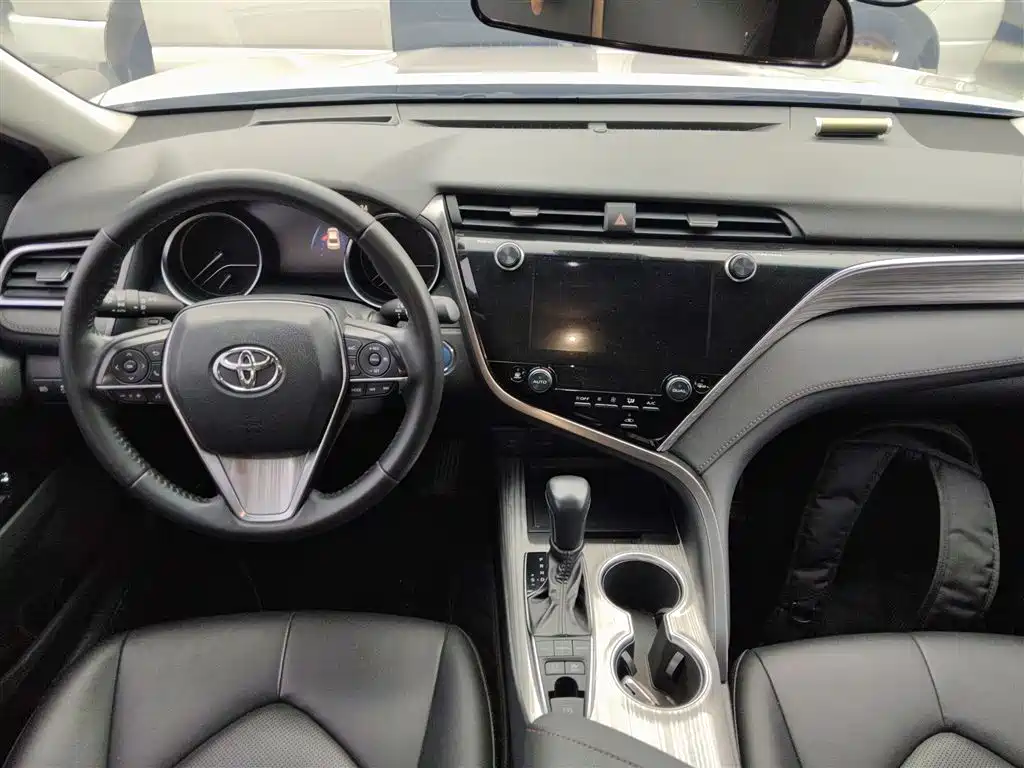 Toyota Camry 2021 — фото 10