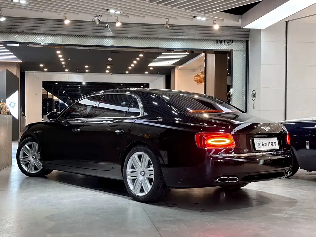 Bentley Flying Spur 2019 — фото 4