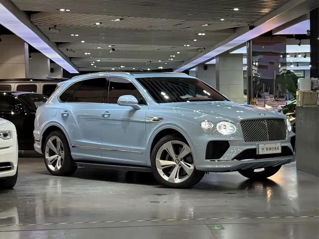 Bentley Bentayga 2023 — фото 3