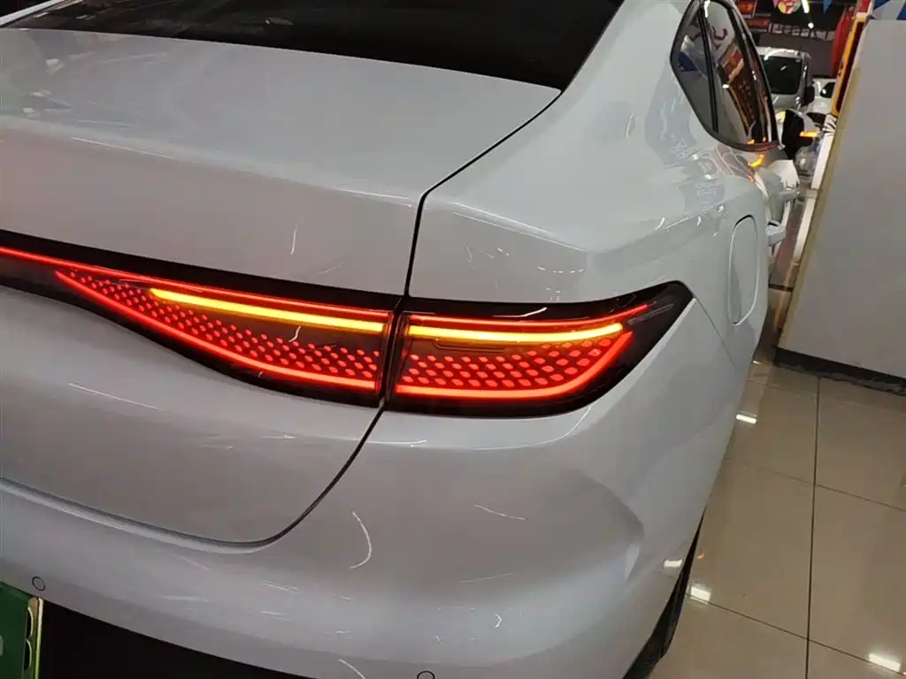 BYD Seal 05 DM-i 2025 — фото 8