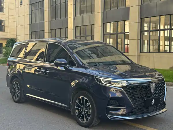 Roewe iMAX8 2023