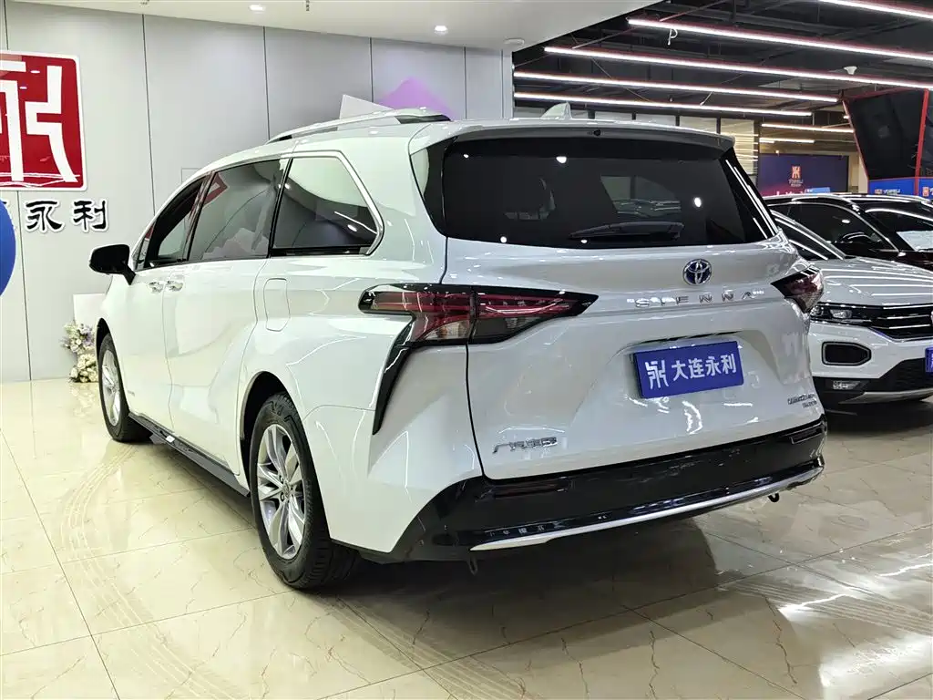 Toyota Sienna 2022 — фото 4