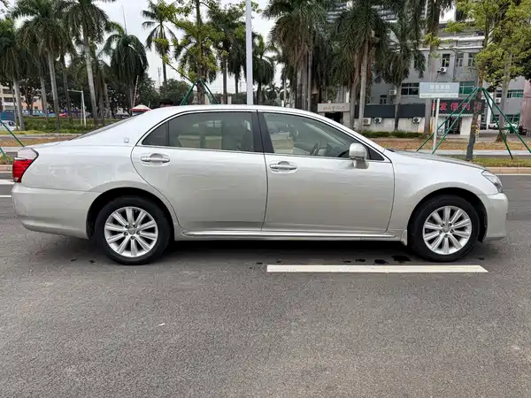 Toyota Crown 2013