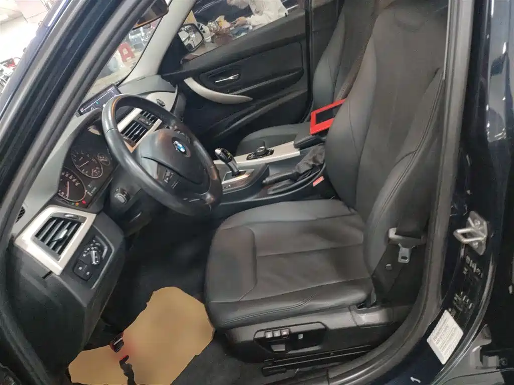 BMW 3 Series 2015 — фото 11