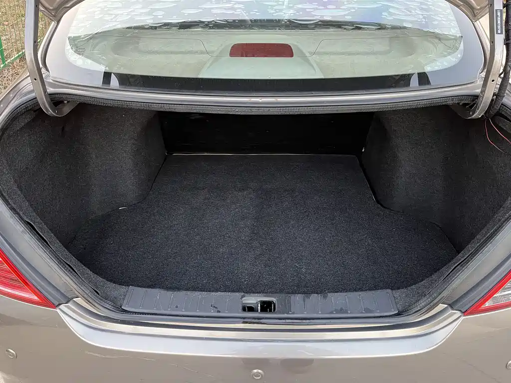 Nissan Sunny 2014 — фото 14