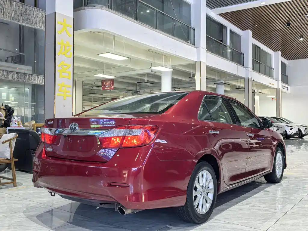 Toyota Camry 2014 — фото 5
