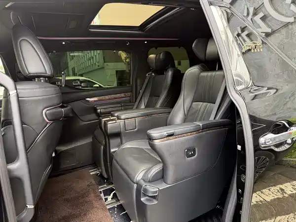 Toyota Alphard 2023