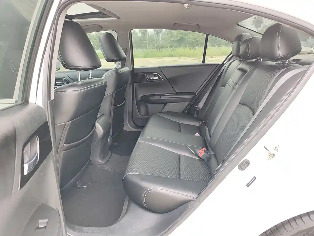 Honda Accord 2017 — фото 15