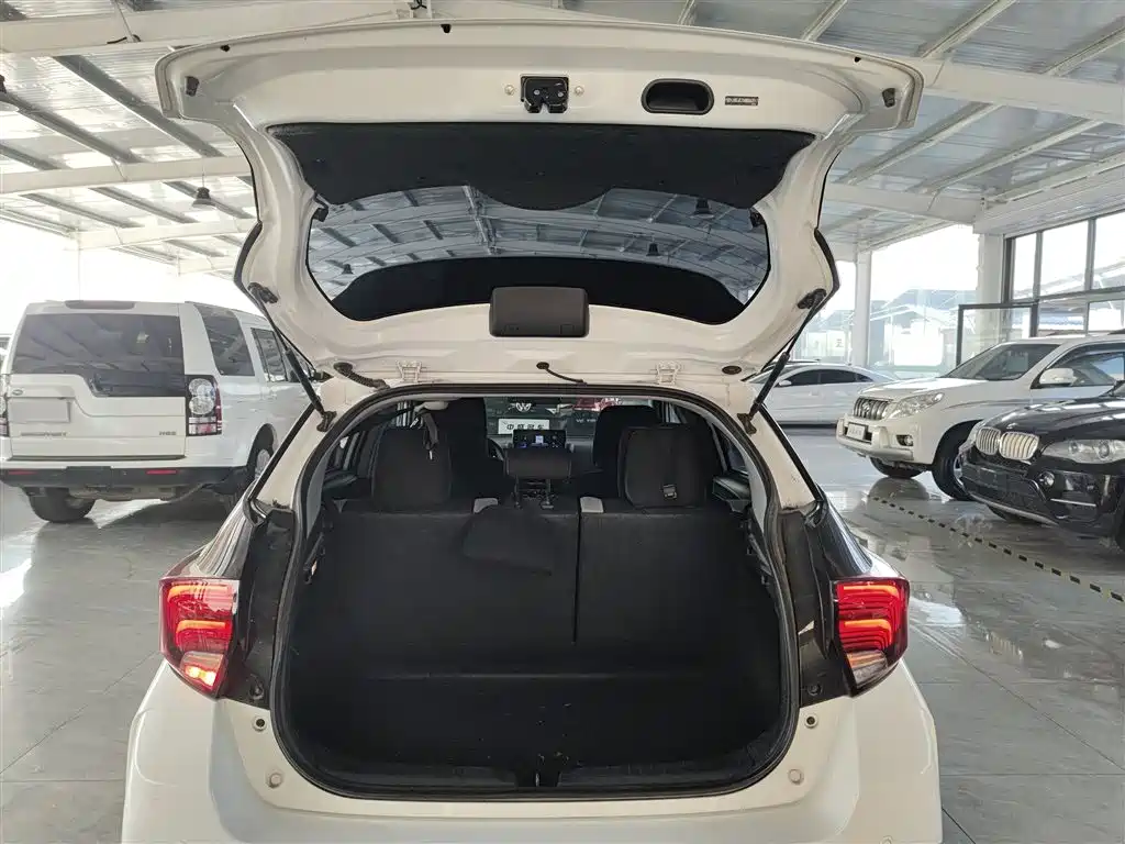 Toyota Yaris L 2021 — фото 15