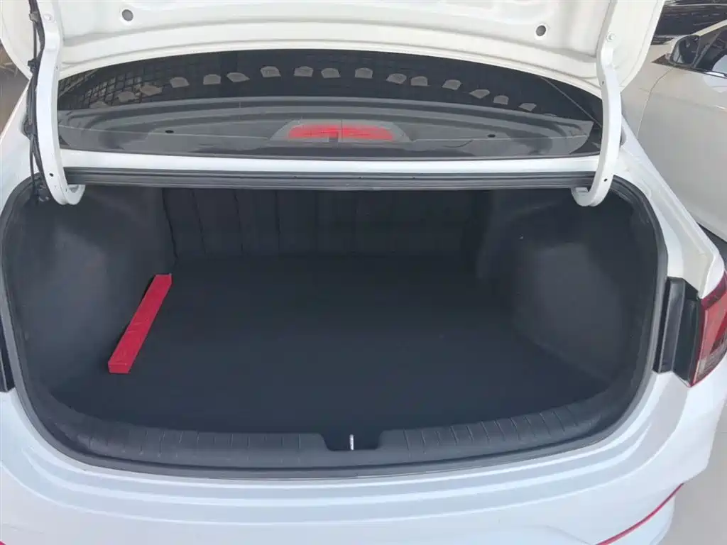 Hyundai Elantra 2019 — фото 19