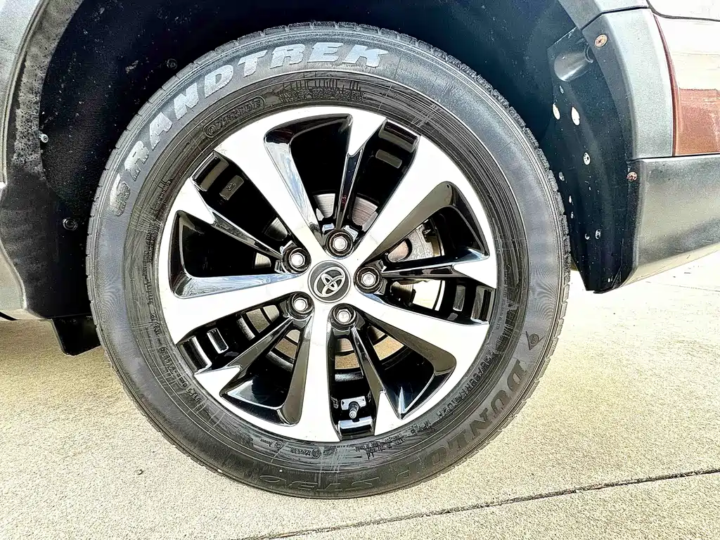 Toyota RAV4 2017 — фото 16