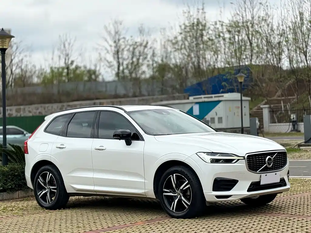 Volvo XC60 2020 — фото 2