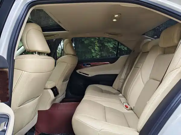 Toyota Crown 2015