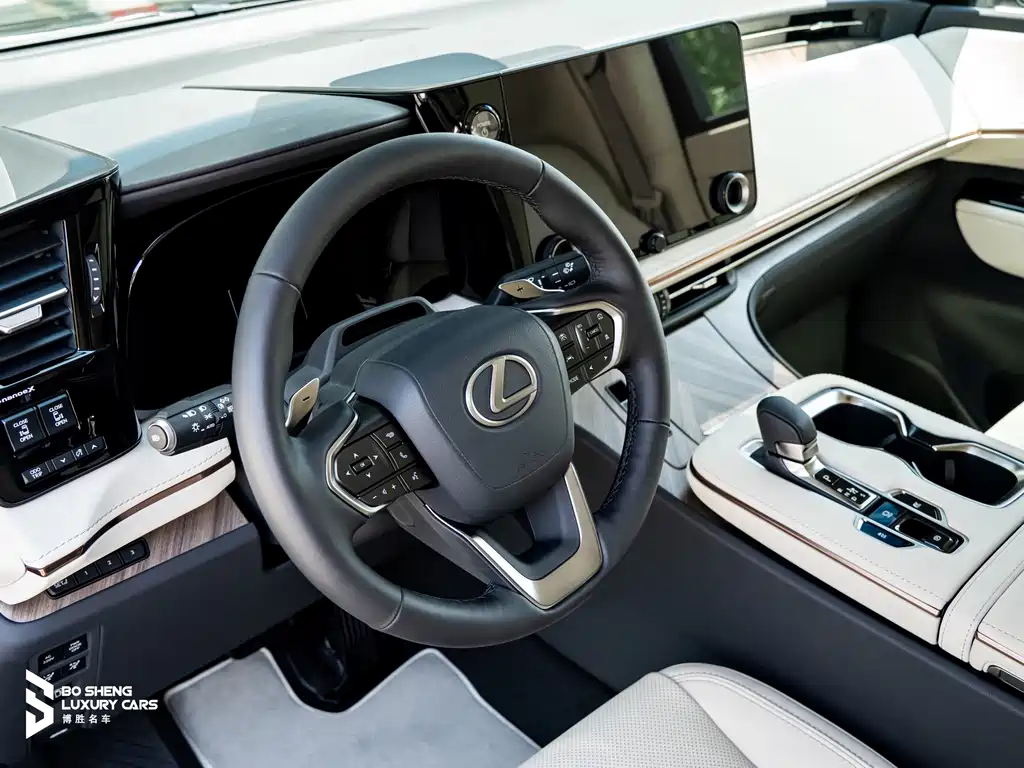 Lexus LM — фото 48