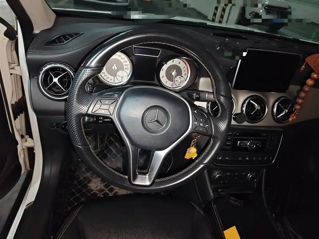 Mercedes-Benz GLA 2015