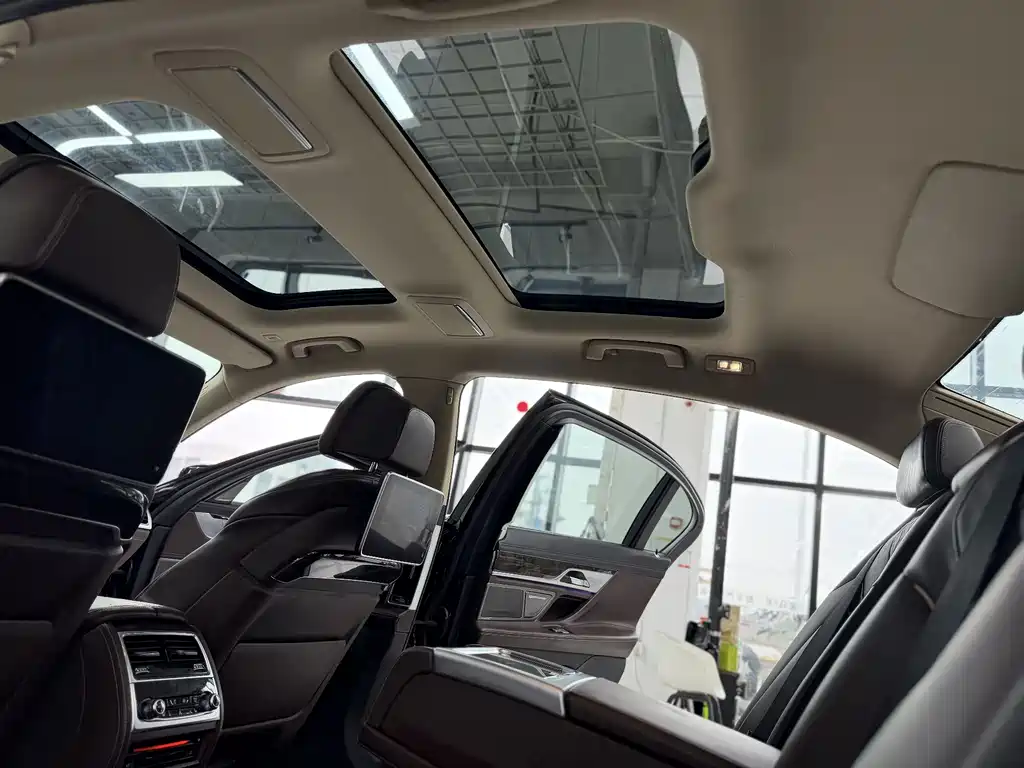 BMW 7 Series 2016 — фото 14