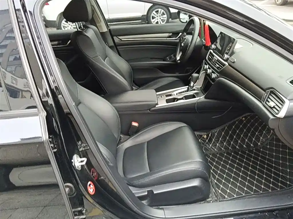 Honda Accord 2020 — фото 25