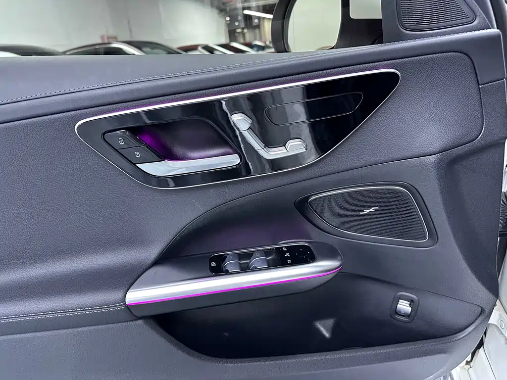 Mercedes-Benz C-Class 2023 — фото 4