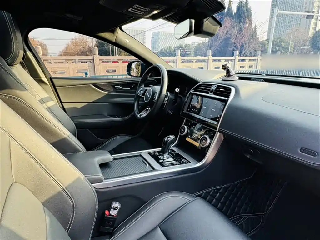 Jaguar XEL 2023 — фото 15