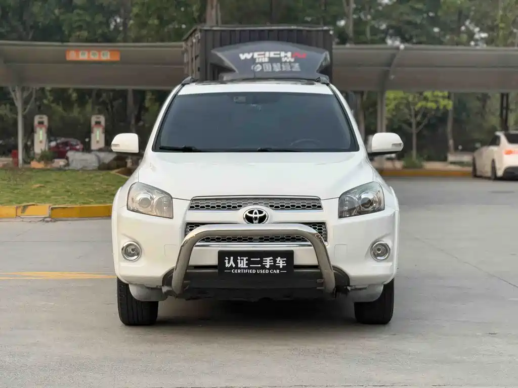 Toyota RAV4 2013 — фото 2