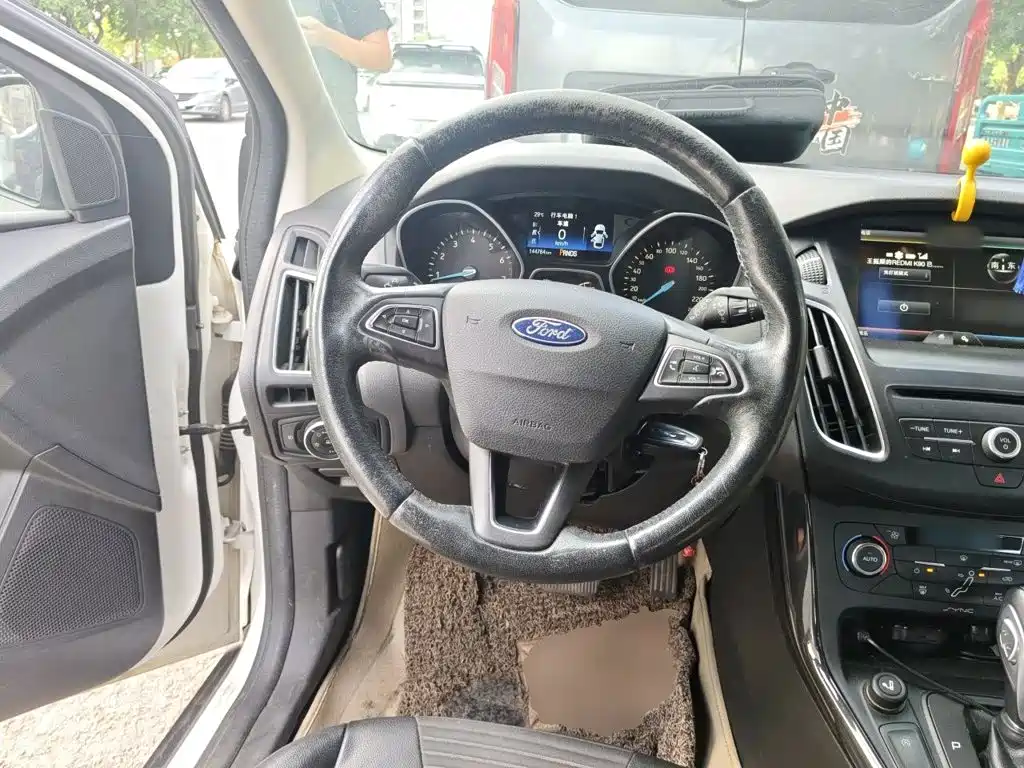 Ford Focus 2015 — фото 6